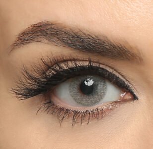 Lydia Vert Pistache contact lenses